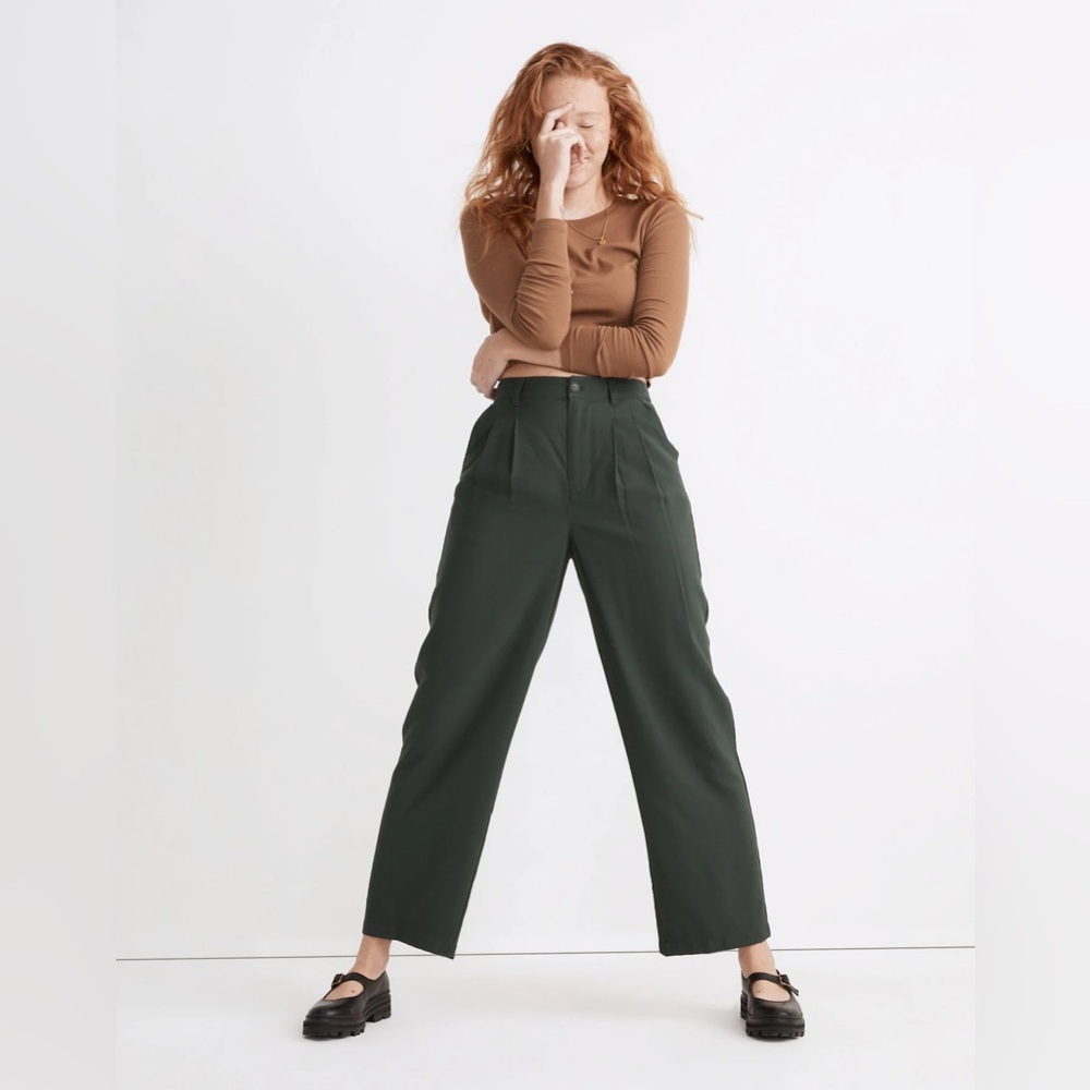 Madewell High-Rise Pleated Cropped Wide-Leg Pants in Forest Green